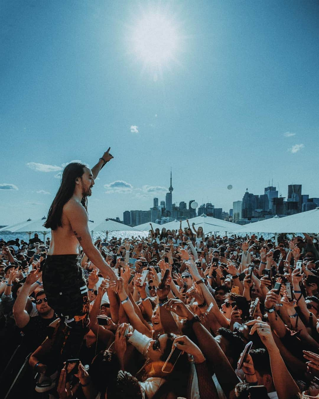 スティーヴ・アオキさんのインスタグラム写真 - (スティーヴ・アオキInstagram)「Toronto!!! Thanks for holding me up! Love u all」6月4日 4時12分 - steveaoki