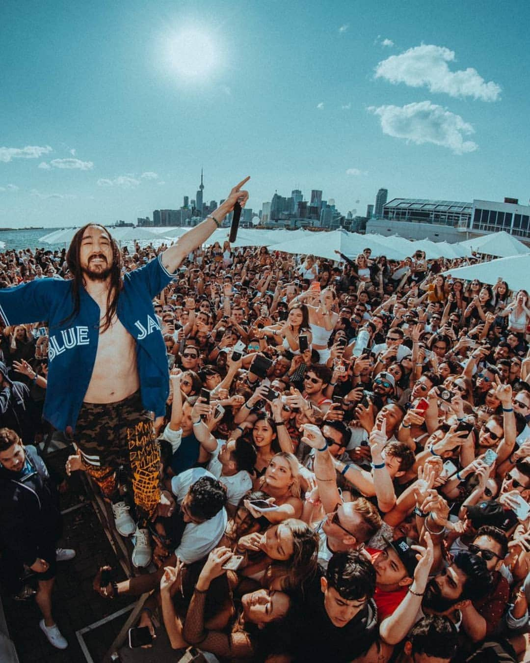 スティーヴ・アオキさんのインスタグラム写真 - (スティーヴ・アオキInstagram)「Toronto!!! Thanks for holding me up! Love u all」6月4日 4時12分 - steveaoki