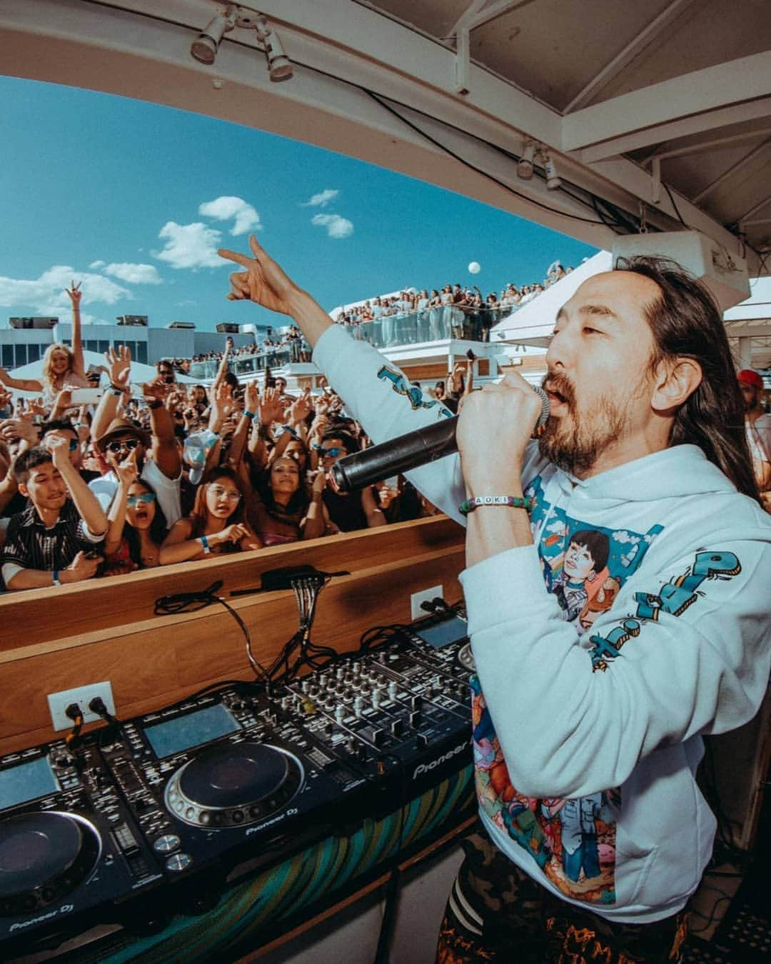 スティーヴ・アオキさんのインスタグラム写真 - (スティーヴ・アオキInstagram)「Toronto!!! Thanks for holding me up! Love u all」6月4日 4時12分 - steveaoki