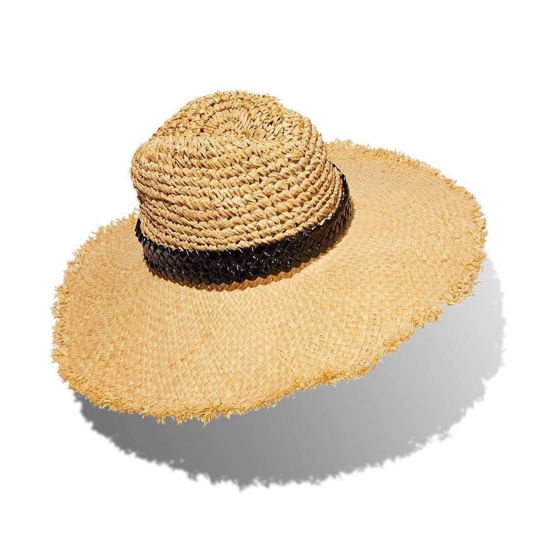 ShopBAZAARさんのインスタグラム写真 - (ShopBAZAARInstagram)「The ultimate summer accessory is the sun hat and our #exclusive from Gigi Burris Millinery is absolutely perfect. What’s not to love about optimal sun protection and looking effortlessly chic? Handcrafted using the finest materials and a centuries-old technique, this hat only gets better with each adventure. #SBZHero」6月4日 4時34分 - shopbazaar