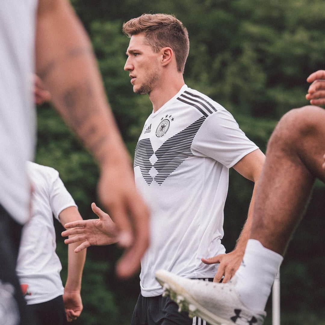 ニクラス・シュタルクのインスタグラム：「Training ✅ @dfb_team」