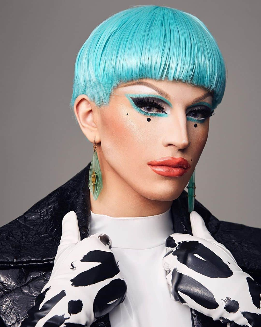 NYX Cosmeticsさんのインスタグラム写真 - (NYX CosmeticsInstagram)「@ageofaquaria out here serving #LEWKS wearing the limited edition #NYXCOSMETICSXAQUARIA COLOR PALETTE 🎨💙 Live in the Los Angeles area⁉  Don't forget to stop by the #NYXProfessionalMakeup store @ Century City Mall on 6/6 from 6PM - 8PM to meet the queen herself! 👑🚀 || #nyxcosmetics #crueltyfreebeauty」6月4日 4時59分 - nyxcosmetics