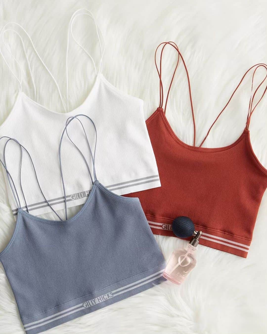 Hollister Co.さんのインスタグラム写真 - (Hollister Co.Instagram)「Mondays aren't always seamless, but these crop camis are 👏 #gillyhicks」6月4日 5時02分 - hollister
