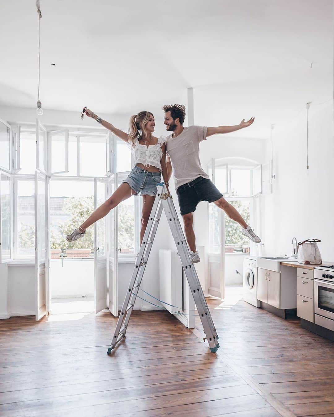 ジャクリーン・ミクタさんのインスタグラム写真 - (ジャクリーン・ミクタInstagram)「We bought our dream apartment 🗝🖤 We couldn’t be happier right now! Today we finally got the keys and we are about to spend our first night here on an air mattress, pizza and candles 🎉 We have quite some plans for turning this place into an even bigger dream for us, so there will be some renovations this summer 💪 Read all about it on my new blogpost where you can see a lot of pictures of how it looks right now (Link in bio) 🗝 Happy happy happy! I wanted to post a bit earlier but it’s been a busy Monday 🖤 @klemenswhite #mikutahome #houseowners #happycouple #mikutabuilds」6月4日 5時04分 - mikutas