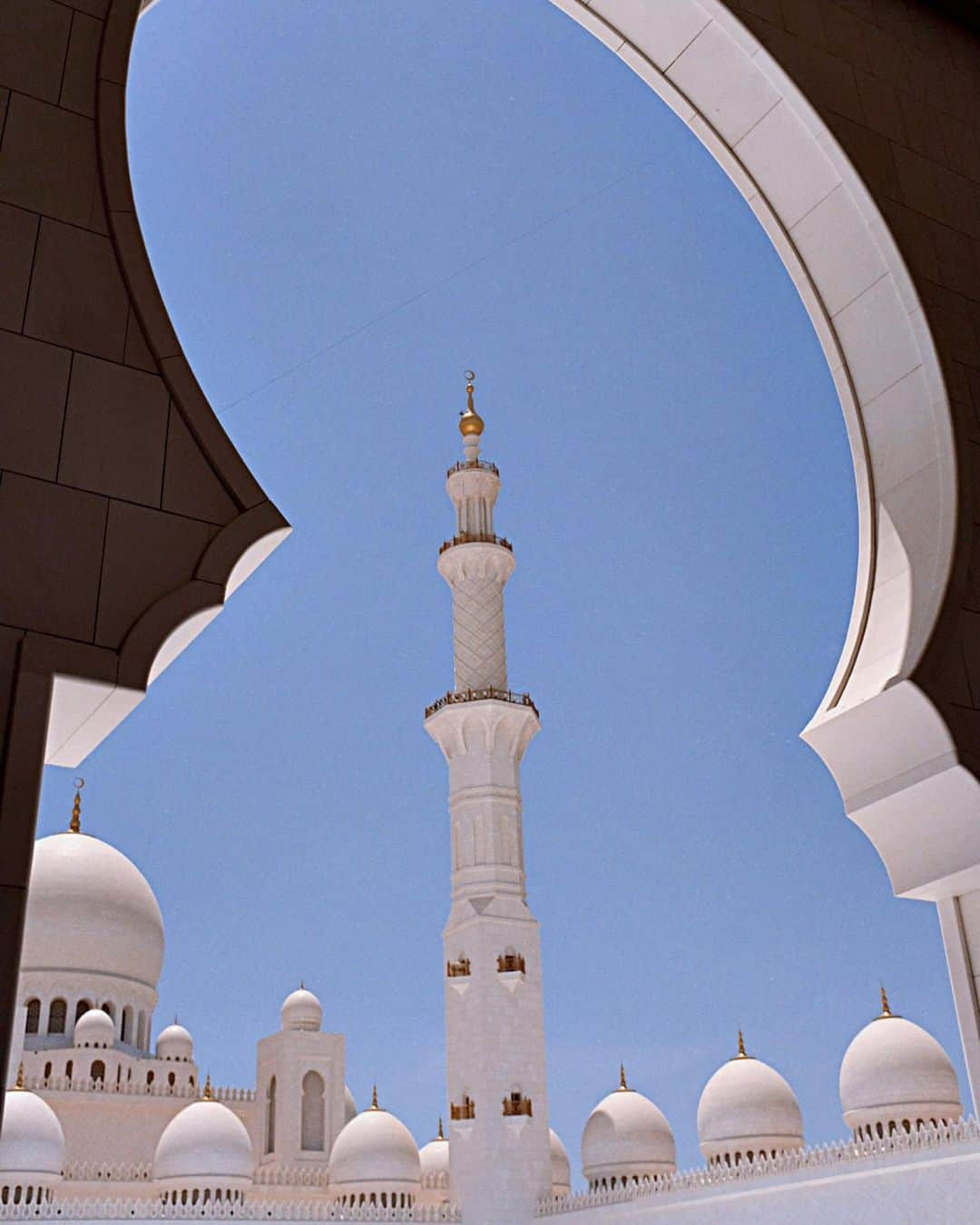 Bruno Gagliassoさんのインスタグラム写真 - (Bruno GagliassoInstagram)「Sheikh Zayed Grand Mosque 🕌 #férias #deserto @guia_em_dubai @behappyhoneymoon  #ad」6月4日 5時29分 - brunogagliasso