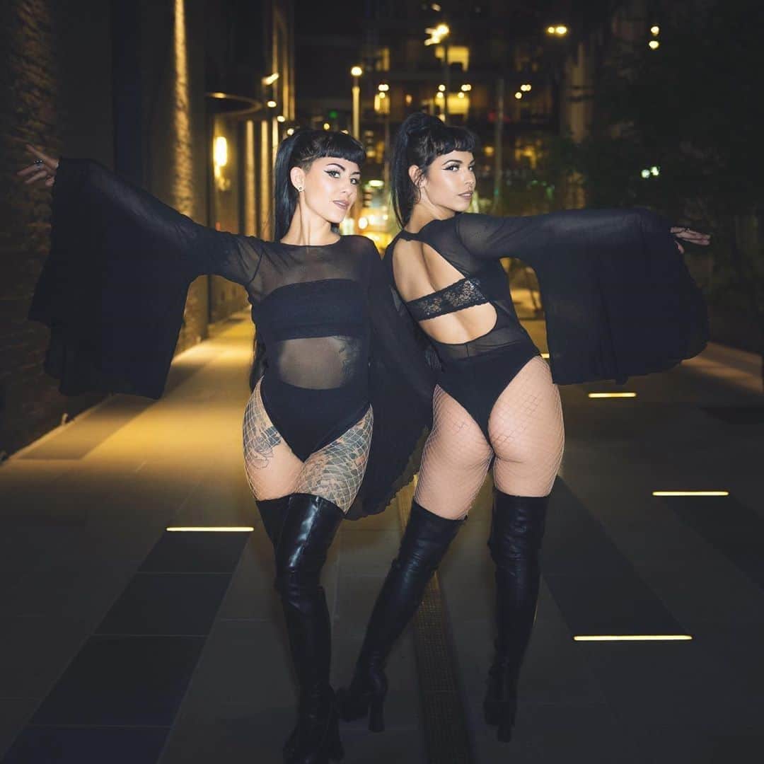 レッグアベニューさんのインスタグラム写真 - (レッグアベニューInstagram)「It's Gemini season and we're seeing double 👯 @soniatiger and @ladyjadexo killed this look! ⠀ ⠀ #legvenue #repost #gemini #twins #double #gogo #dance #performer #sf #theharlot #bodysuit #bellsleeve」6月4日 5時30分 - legavenue
