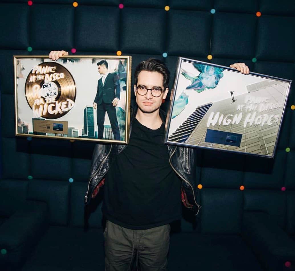 ASCAPさんのインスタグラム写真 - (ASCAPInstagram)「#HighHopes breaks record for most weeks at #1 on Hot Rock Songs Chart with 31 weeks🤘Congrats to #ASCAP writers @brendonurie @jennyowenyoungs @samhollander & @jebergjonas!」6月4日 5時35分 - ascap