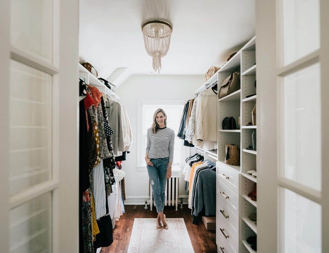 Anna Jane Wisniewskiのインスタグラム：「Welcome to my closet! The photos from this blog post are some of my most popular pins on Pinterest—hopefully it helps to show that creating a space for a walk-in closet is definitely possible in an older home. We could’ve made our bathroom bigger, but then where would I have put all my clothes 😏 I love this space because every inch is utilized and it actually forces me to purge instead continually collecting stuff (although I do like to collect clothes). I also love that we added French doors (as the pocket door had to be nixed due to the structure of the room)—I think I like them better than a pocket door. Design was by @inspiredclosets and they were a dream to work with. This was not sponsored—I received quotes from several companies and I liked their design (and price) the best! #thisoldhouse #thisoldtudor #walkincloset #housebeautiful #theeverygirlathome」