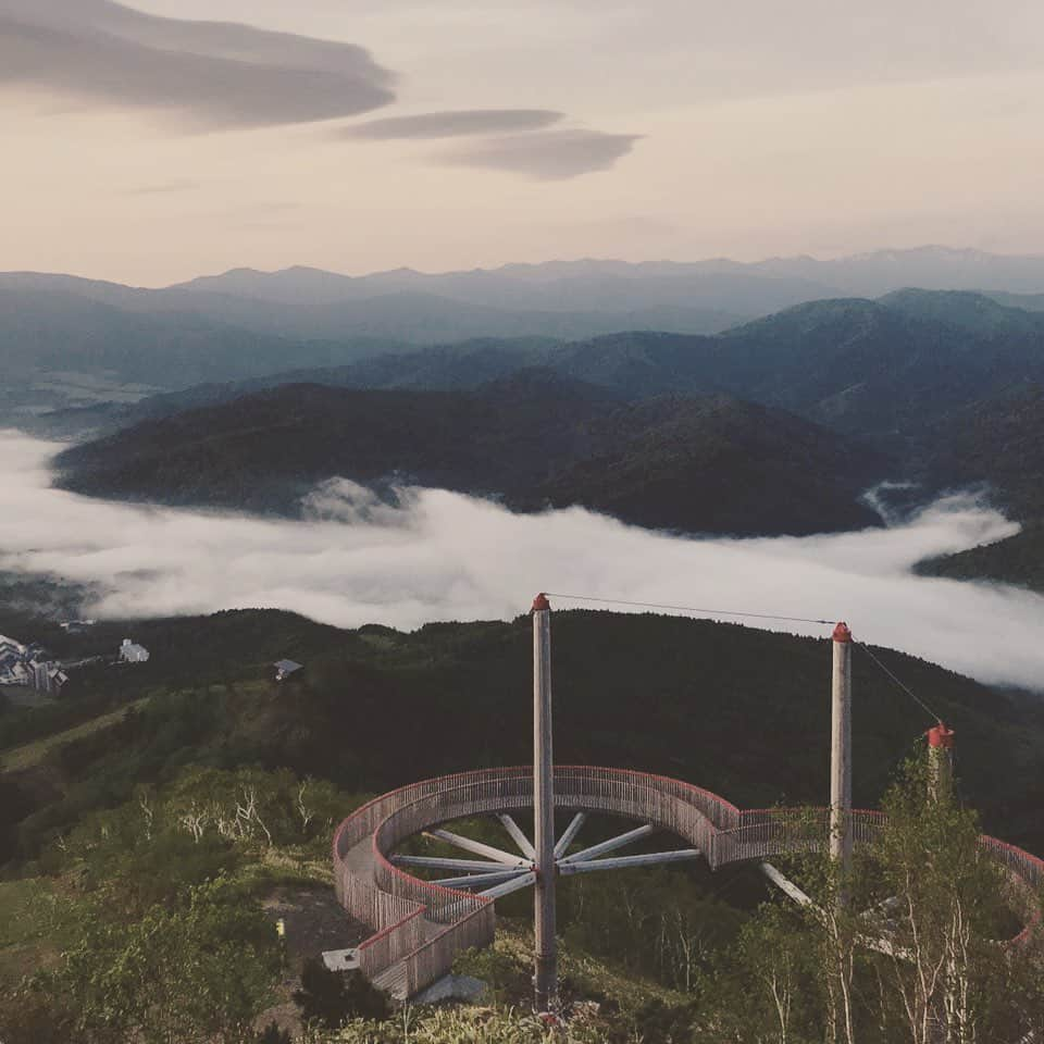 星野リゾート　トマムさんのインスタグラム写真 - (星野リゾート　トマムInstagram)「本日の雲海テラス Today's UNKAI Terrace 2019.6.4  #星野リゾート #トマム #星野リゾートトマム #雲海テラス #雲海 #絶景 #北海道 #unkai #unkaiterrace #hoshinoresorts #tomamu #hokkaido #japan #landscape #superbview #星野TOMAMU度假村 #星野集團 #☁️」6月4日 5時41分 - hoshinoresorts_tomamu