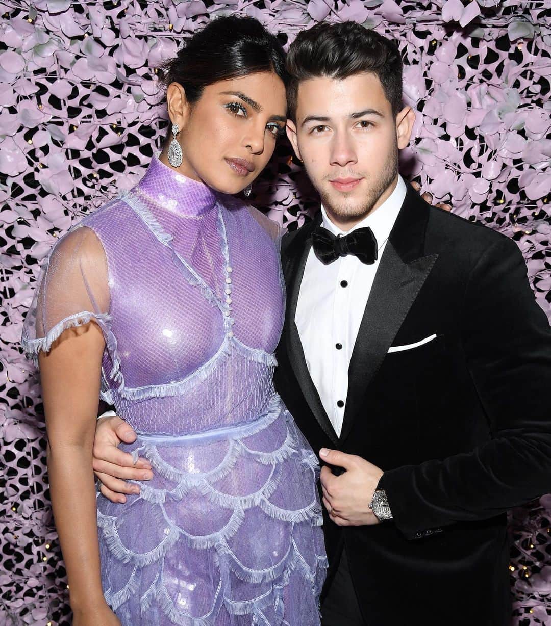 Just Jaredさんのインスタグラム写真 - (Just JaredInstagram)「@priyankachopra is responding to critics who say she overshared by posting a few photos from her wedding to @nickjonas. Tap this photo in the LINK IN BIO to see what she had to say.  #PriyankaChopra #NickJonas Photo: Getty」6月4日 5時50分 - justjared