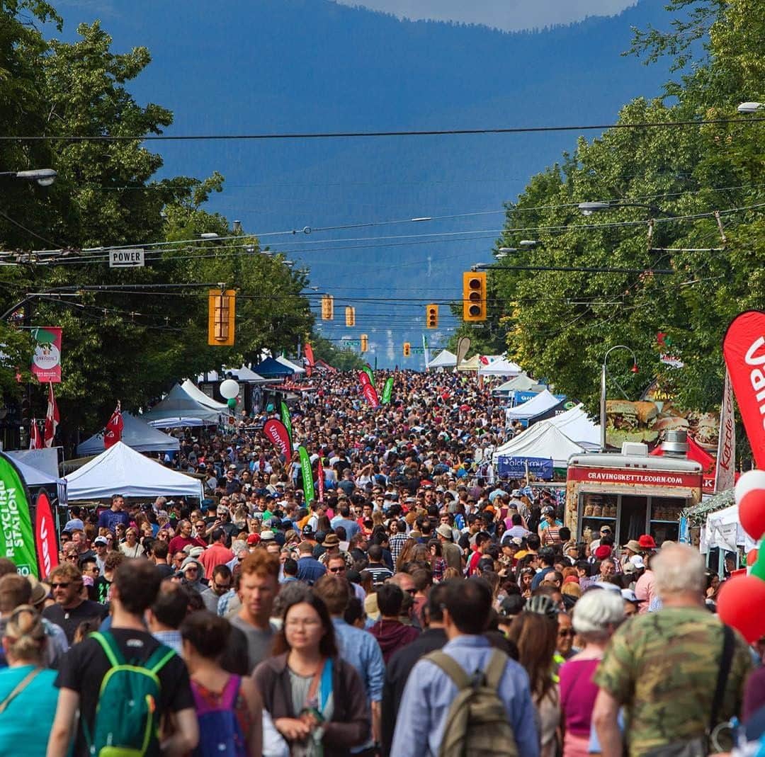 バンクーバー観光局- Tourism Vancouverさんのインスタグラム写真 - (バンクーバー観光局- Tourism VancouverInstagram)「バンクーバーのイタリア人街で開催される「Italian Day」が今年も6月9日に開催されます。バンクーバーで最大規模のお祭りの一つとして知られていて、今年はなんと30万人以上が訪れると予測されています。⠀ 📷 : @vanclayton(Instagram)⠀ .⠀ .⠀ .⠀ #カナダ #バンクーバー #Vancouver #旅 #旅行 #女子旅 #旅好き #一人旅 #海外旅行 #トラベル #旅女子 #旅行好きな人と繋がりたい #旅好きな人と繋がりたい #旅行好き #旅行大好き #旅行行きたい #旅に出たい #海外 #旅の記録 #旅の思い出 #旅行記 #旅したくなるフォト #マイトリップ #マイトリ #retrip_global #風景 #世界一周 #歩行者天国 #イタリアンデー #コマーシャルドライブ⠀」6月4日 6時00分 - vancouvertabi