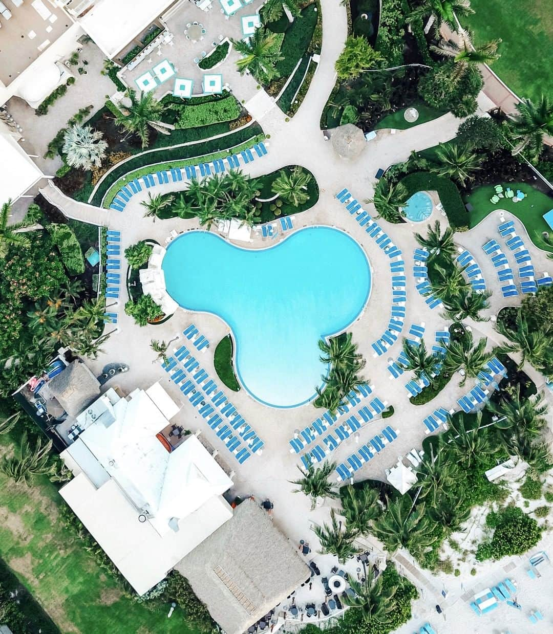 リッツ・カールトンさんのインスタグラム写真 - (リッツ・カールトンInstagram)「Find your spot in the sun, and watch your worries melt away at The Ritz-Carlton #KeyBiscayne, #Miami. ⁣⠀ ⁣⠀ #Florida #FL #SunshineState #sunshine #pool #palmtrees #swimmingpool #poolside #relaxing #vacation #getaway #beach #aerialphotography #view #travel #travelgram #Instatravel #traveldiaries」6月4日 6時00分 - ritzcarlton