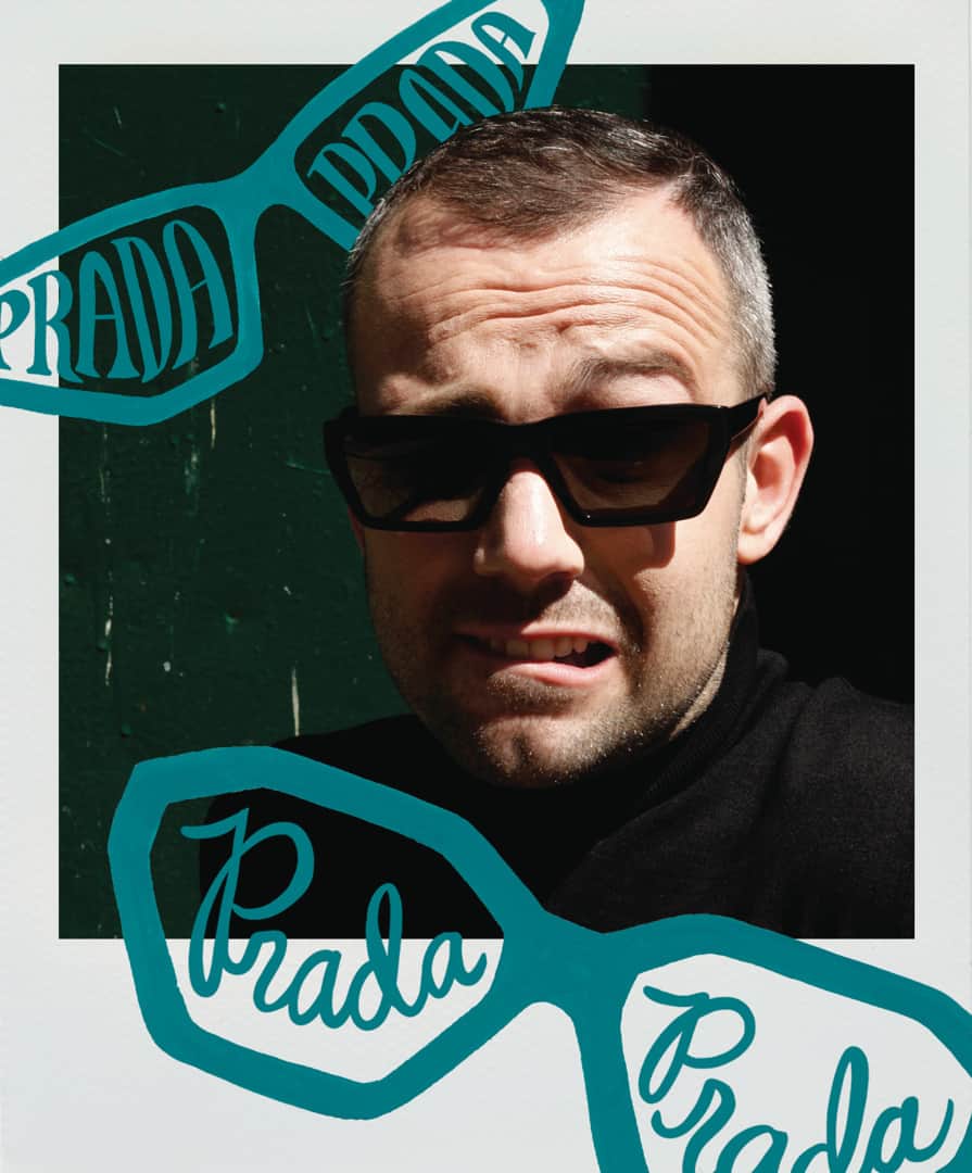 プラダさんのインスタグラム写真 - (プラダInstagram)「A disguise can set an agenda. Matt, editor at @manrepeller, poses in #PradaDisguise sunglasses, for a Portrait illustrated by @bijoukarman. Disguise yourself with a personalized #PradaEyewear experience via link in bio. #Prada」6月4日 6時00分 - prada