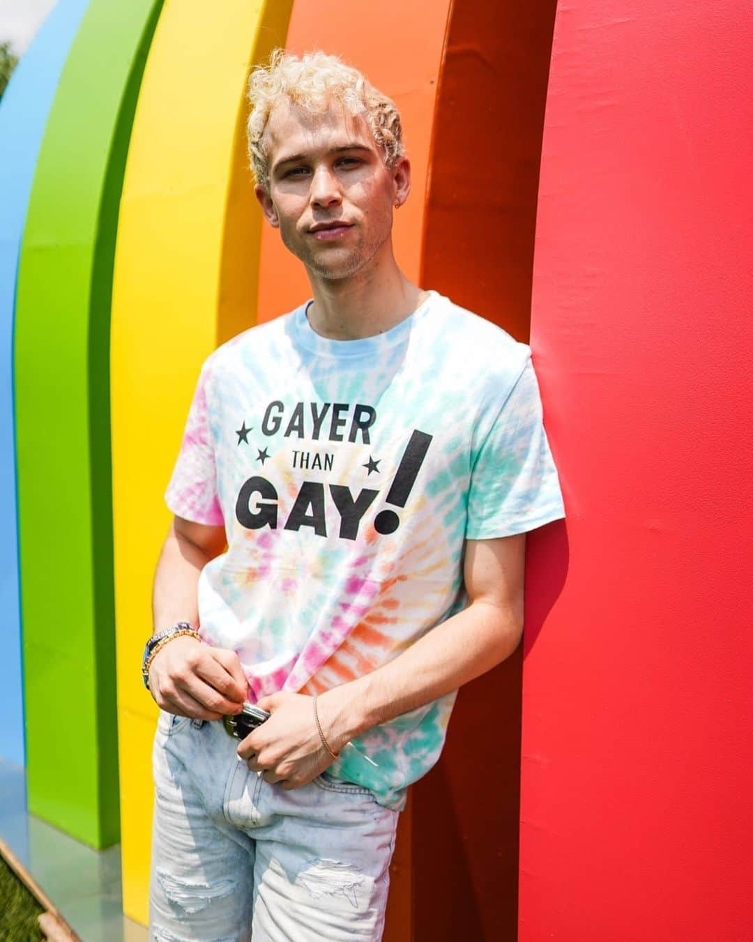 American Eagleさんのインスタグラム写真 - (American EagleInstagram)「@tommy.dorfman repping #Pride at @govballnyc this weekend 🌈 #festival #govballnyc」6月4日 6時01分 - americaneagle