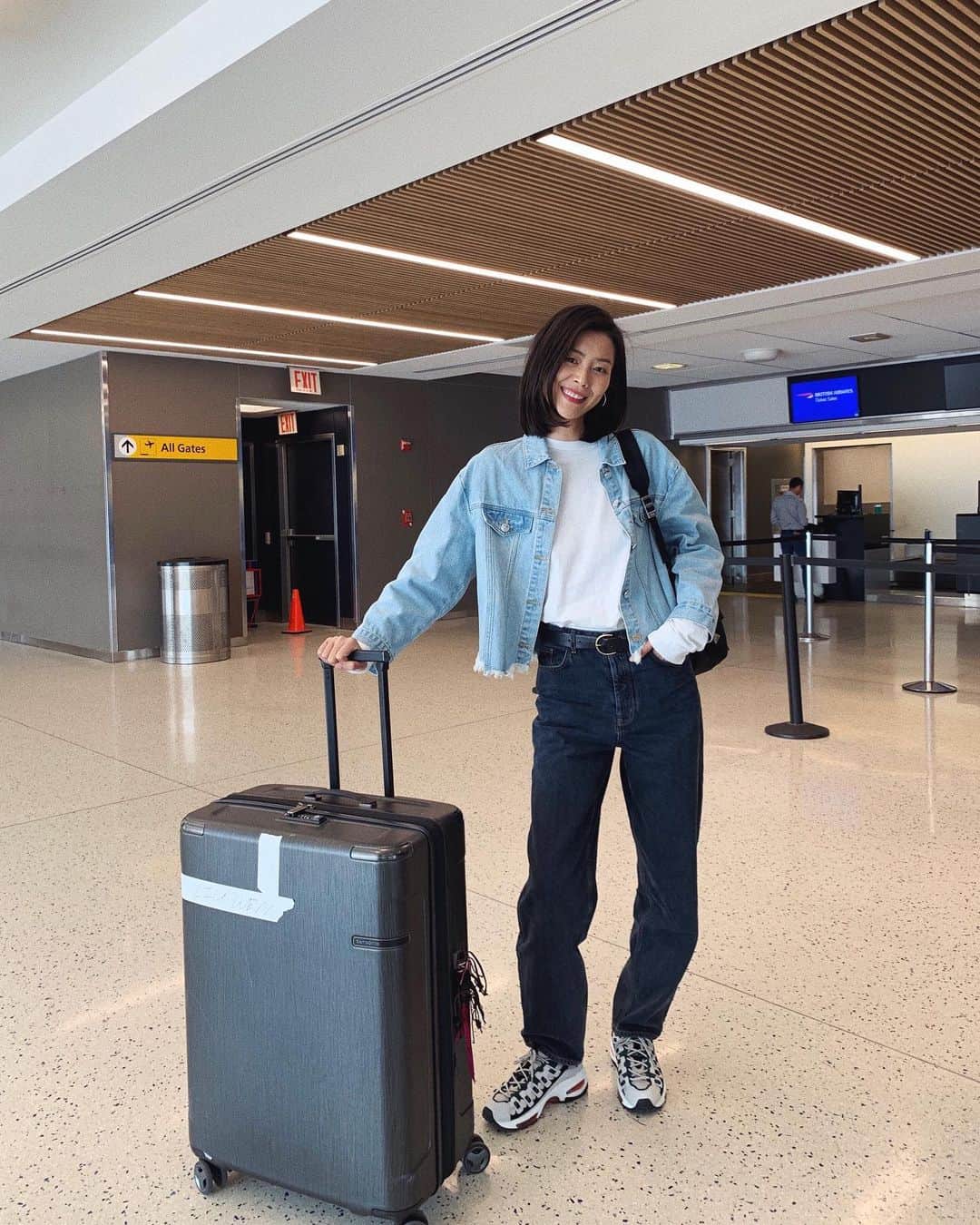 リウ・ウェンのインスタグラム：「Ready to take off again! Bye bye NYC 👋」