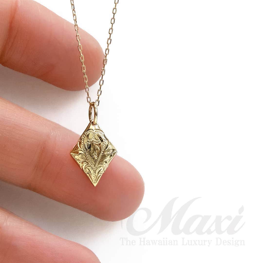 Maxi Hawaiian Jewelryさんのインスタグラム写真 - (Maxi Hawaiian JewelryInstagram)「So beautiful diamond shaped motif necklace🌺💜🌺💜🤙✨ #maxi #maxihawaiianjewelry #hawaiianjewelry #hawaiianheirloom #engraving #hawaii #hawaiian #necklace #diamond #マキシ #マキシハワイアンジュエリー #ハワイアンジュエリー #ハワイ #ハワイアン #ネックレス #ひし形 @maxi_press」6月4日 5時59分 - maxi_japan_official