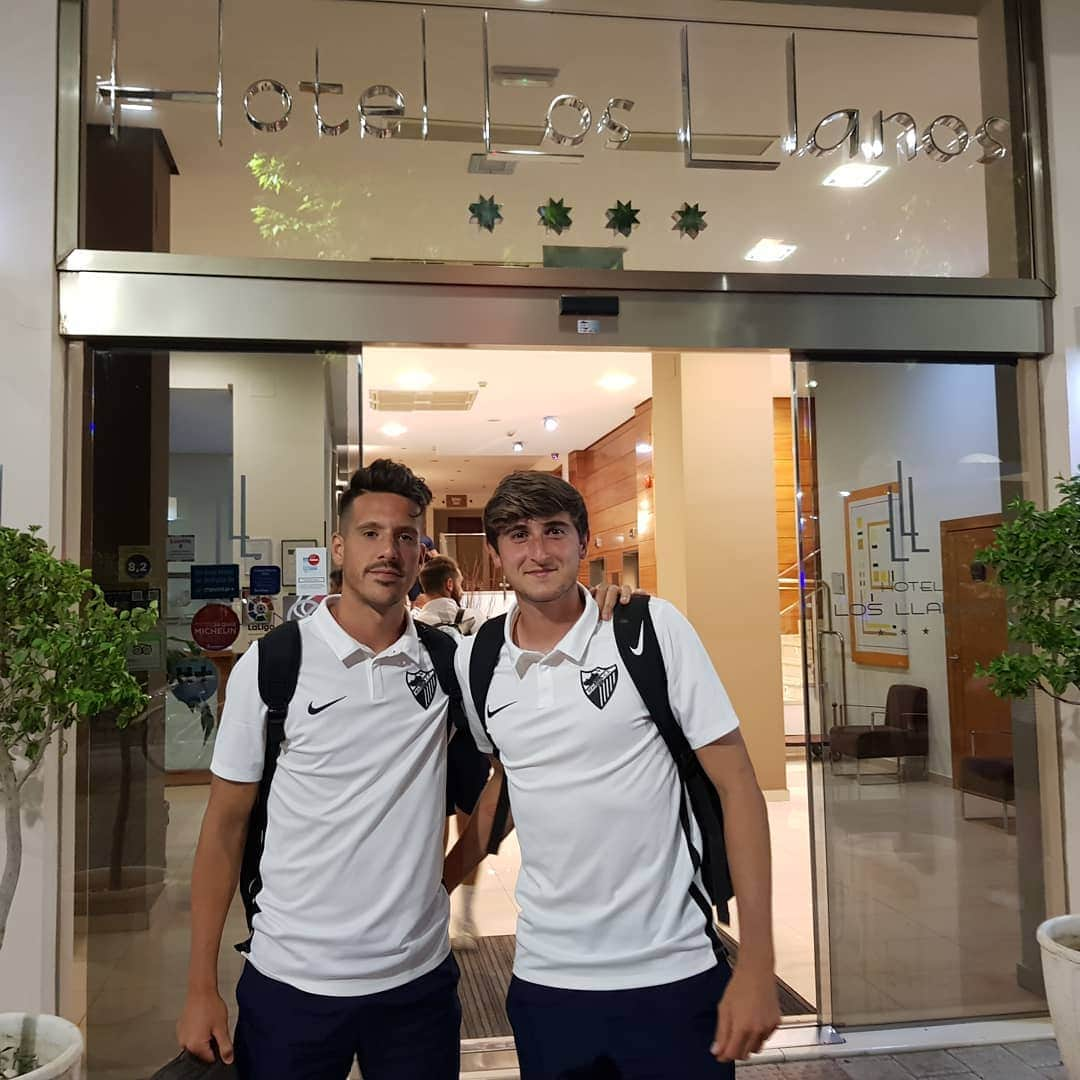 マラガCFさんのインスタグラム写真 - (マラガCFInstagram)「¡Buenas noches, Malaguistas! 😴 . Nos vamos a dormir 🛌 . #AlbaceteMálaga⚽️」6月4日 6時10分 - malagacf