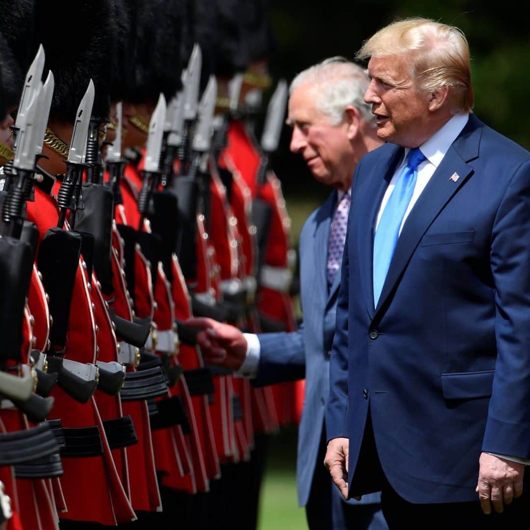 CNNさんのインスタグラム写真 - (CNNInstagram)「Pomp and ceremony dominated as Queen Elizabeth II and Prince Charles welcomed President Trump and first lady Melania Trump to Buckingham Palace, launching the President's long-awaited state visit to the United Kingdom. (📸: Victoria Jones, Toby Melville/WPA Pool, Chris Jackson/Getty Images)」6月4日 6時02分 - cnn