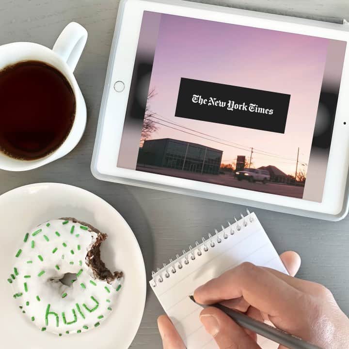 Hulu Home of Emmy-winningのインスタグラム