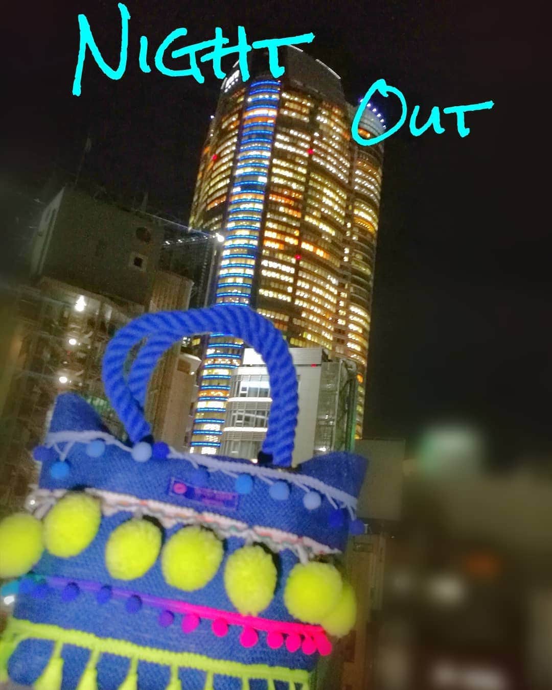 Moco Lima Hawaiiさんのインスタグラム写真 - (Moco Lima HawaiiInstagram)「Pompom Tote Royal Blue, Made By Moco  #roppongi#hometown#grandmother#roppongihills#tokyo#japan#sushi#nightout#night#mymom#mydad#happy#smile#funtime#laugh#vacation#recharge#bestfriends#hawaii#mylife#sewing#photoshoot#mocolima#おばあちゃんち#故郷#お墓参り#日本#東京#ギロッポン#おばあちゃん子  Moco Lima Showroomは本日も13:00-18:00 営業致しております♡　お近くにお越しの際には是非とも一度お立ち寄り下さいませ。Bills, 高橋果実店すぐ側・バンクオブハワイビルディングの８階です。１階はロングスドラッグ、ゴリラカフェがございます。オフィスビルなので驚かれるかと思いますが、半信半疑のままエレベーターで８階までお越し下さいませ♡　お店は807号室にございます。 ご不便をお掛けいたしますがどうぞ宜しくお願い致します♡  Aloha♥Moco」6月4日 6時05分 - mocolimahawaii