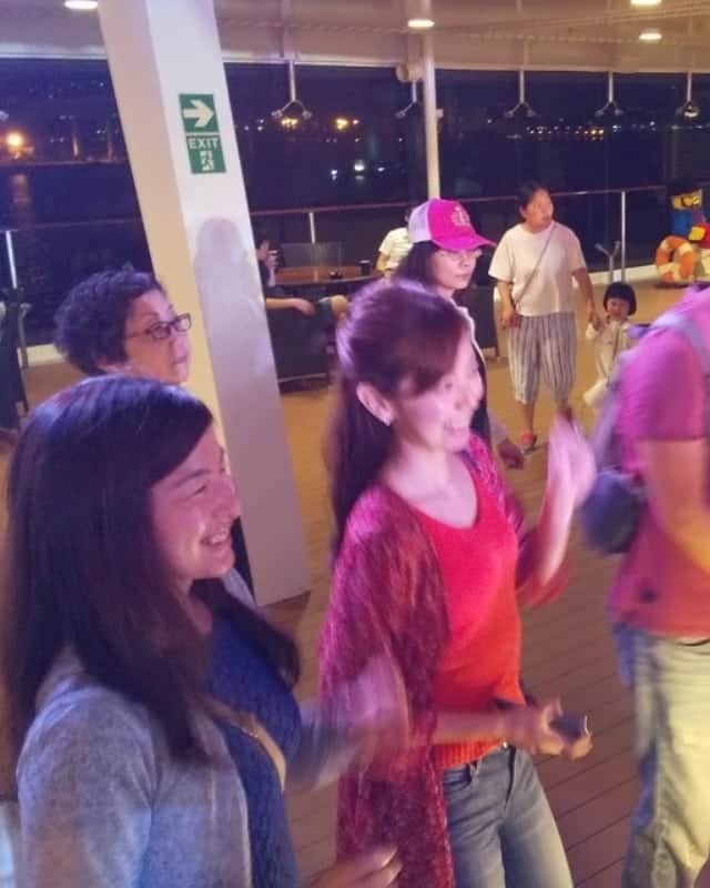 杉山由紀子さんのインスタグラム写真 - (杉山由紀子Instagram)「プールサイドでは毎日大はしゃぎ！ ( @mjfes ) * * ダンスも色々教えてくれます🎵 * * * #クルーズ #MSC #横浜 #上海 #地中海 #旅行 #mjfes #最高 #ダンス #dance #pool #sea」6月4日 6時13分 - yukikosugiyama