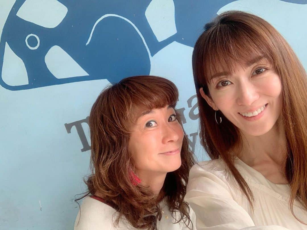 大河内奈々子さんのインスタグラム写真 - (大河内奈々子Instagram)「お久しぶりの @maimaiichikawa 。 涙が出ちゃうことから 子育ての事やら、仕事の事やら、、、話が尽きない〜。 まいまい の安定感に ほっとする時間だった。 ・ 子供の幼稚園が一緒で #思い出に花が咲く ・ #想いが届きますように  #葉山  #gazebo  #ママ友でもある  #ありがとう」6月4日 15時48分 - nanakoohkouchi