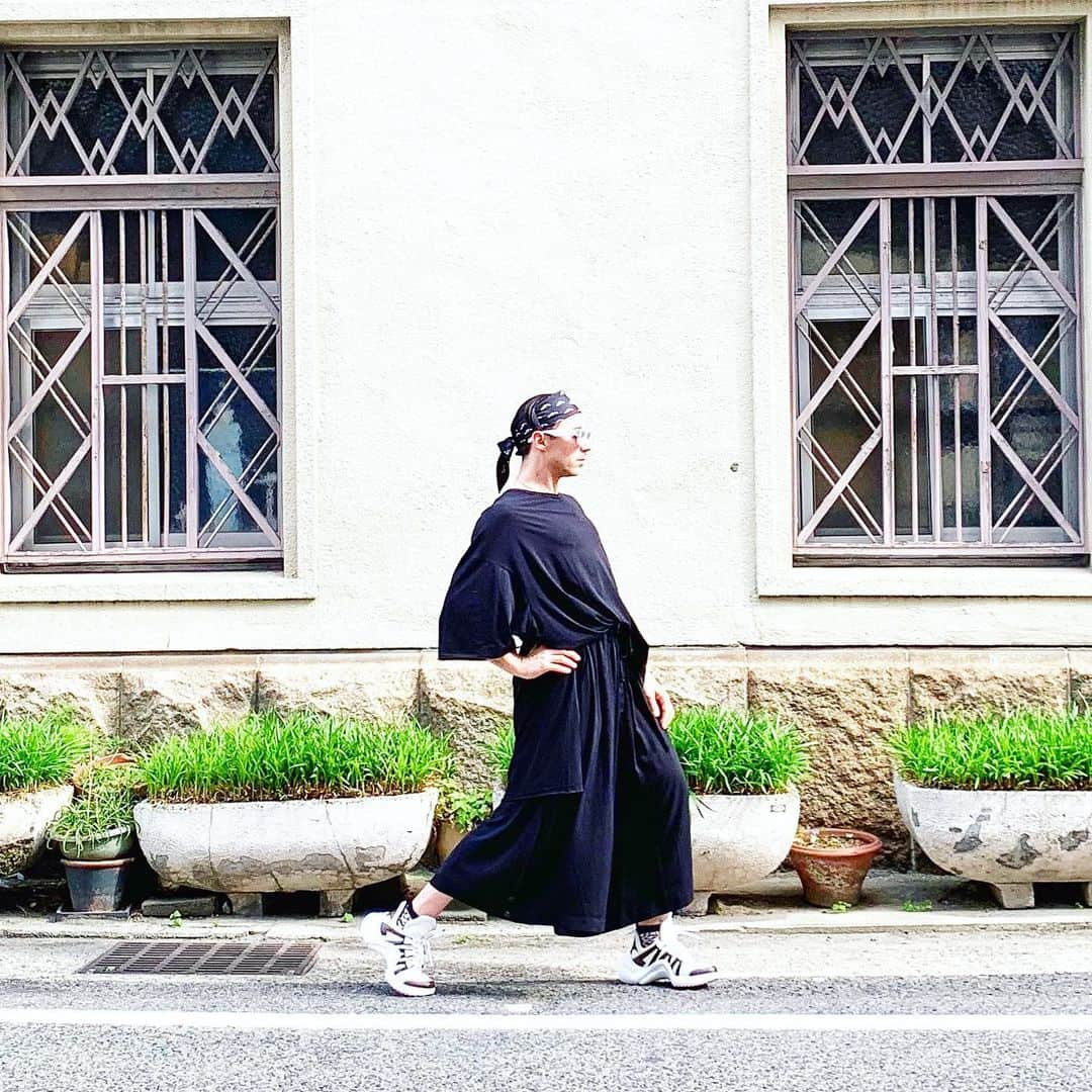 ジョニー・ウィアーさんのインスタグラム写真 - (ジョニー・ウィアーInstagram)「4.6.2019 Kobe | @yohjiyamamotoofficial | #japan #yohjiyamamoto #kobe」6月4日 15時50分 - johnnygweir