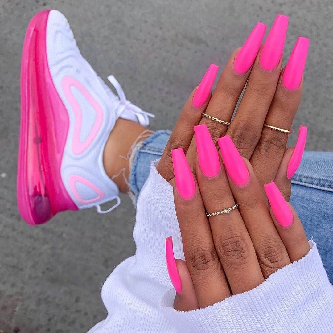 ASOSさんのインスタグラム写真 - (ASOSInstagram)「Nails and sneaker goals 💅💞👟 📸 @sherlinanym 🔎 Nike Pink Air Max 720 Trainers (1386783) 🗣Image description: Sherlina in her Nike Pink Air Max trainers with a neon pink mani」6月4日 16時05分 - asos