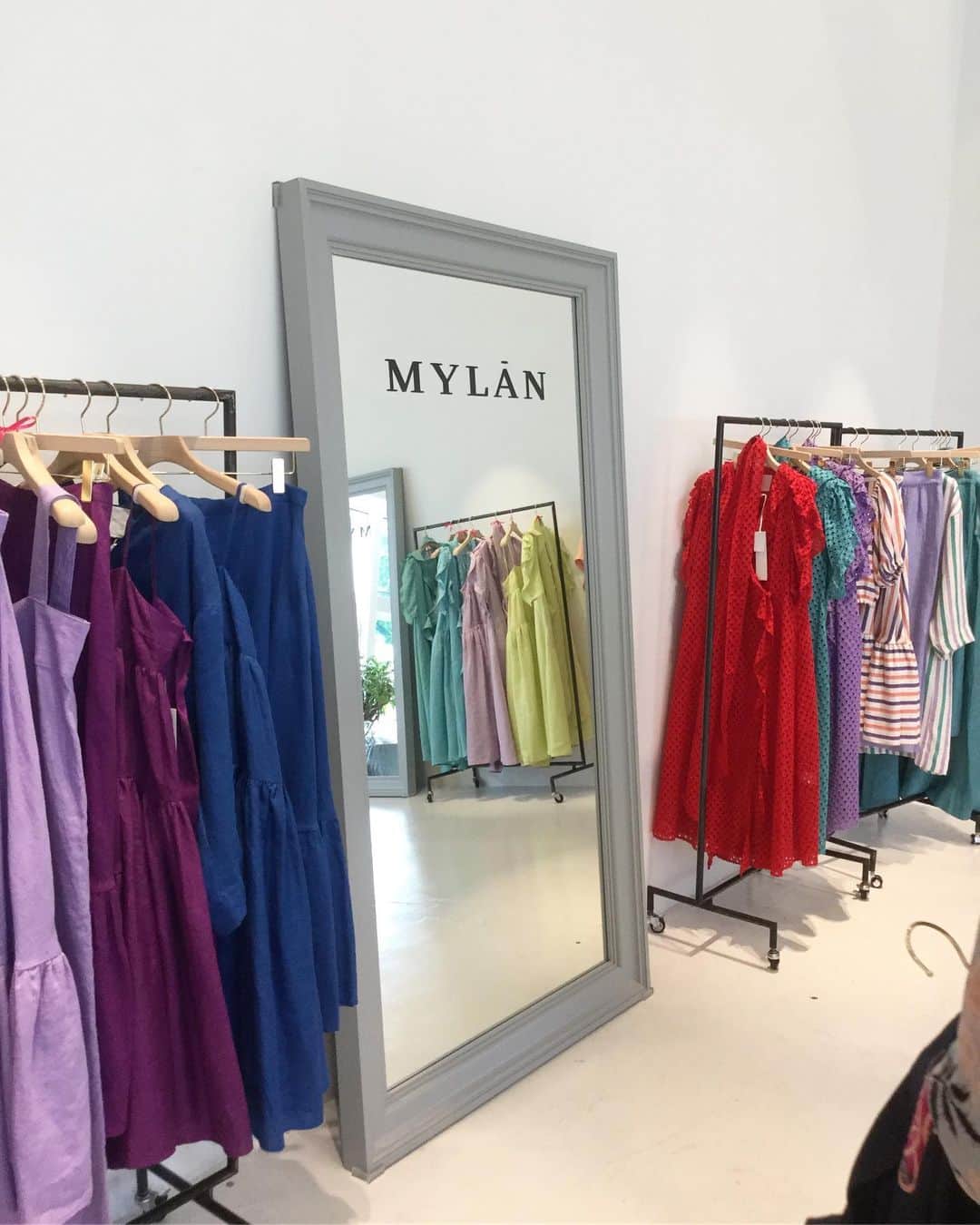 渡辺佳代子さんのインスタグラム写真 - (渡辺佳代子Instagram)「MYLANの展示販売会に行ってきました💕 ・ 夏のバカンスの予定は全く無いけど、とりあえず服だけは買った！ ・ 敬子さんの作る服って、やっぱり旅に出たくなる。 ・ @otonamuse  #オトナミューズ」6月4日 16時07分 - kayoko_watanabe