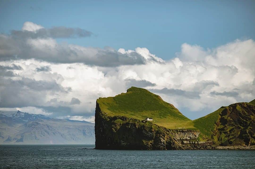 National Geographic Travelさんのインスタグラム写真 - (National Geographic TravelInstagram)「Photo by @mborowick | Elliðaey is part of Vestmannaeyjar, an archipelago of islands in the South of Iceland. It has an abundance of puffins, but not many other animals inhabit the small island. Though the island belongs to the belongs to the Elliðaey Hunting Association, no one actually lives on the island permanently. #iceland #ocean #nordic #adventure #explore」6月4日 16時10分 - natgeotravel