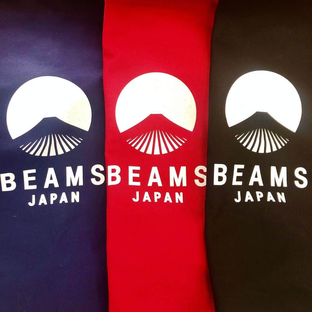 BEAMS JAPANさんのインスタグラム写真 - (BEAMS JAPANInstagram)「＜【PRE ORDER】evergreen works×BEAMS JAPAN 別注 カラーロゴトートバッグ＞ ご予約商品のご紹介です！ . ご好評いただいております ロゴトートバッグに新色が登場いたします！ . 使い勝手の良いシンプルなデザインと マチ付きの持ち運びやすいサイズ感が魅力の 一押しアイテムです。  現在公式オンラインショップ 又は店頭、お電話にてご予約を承っております。 是非お気軽にお問い合わせください。 . ▼color:NAVY/RED/BLACK ▼price:¥4,000+tax ※8月入荷予定商品です。  BEAMS JAPAN 1F ☎︎ 03-5368-7314 #beams  #beamsjapan  #beamsjapan1st  #ビームスジャパン #新宿 #新宿三丁目 #日本製 #madeinjapan #evergreenworks #東京都 #世田谷区 #別注 #トートバック #totebag #新色 #予約 #preorder」6月4日 16時19分 - beams_japan