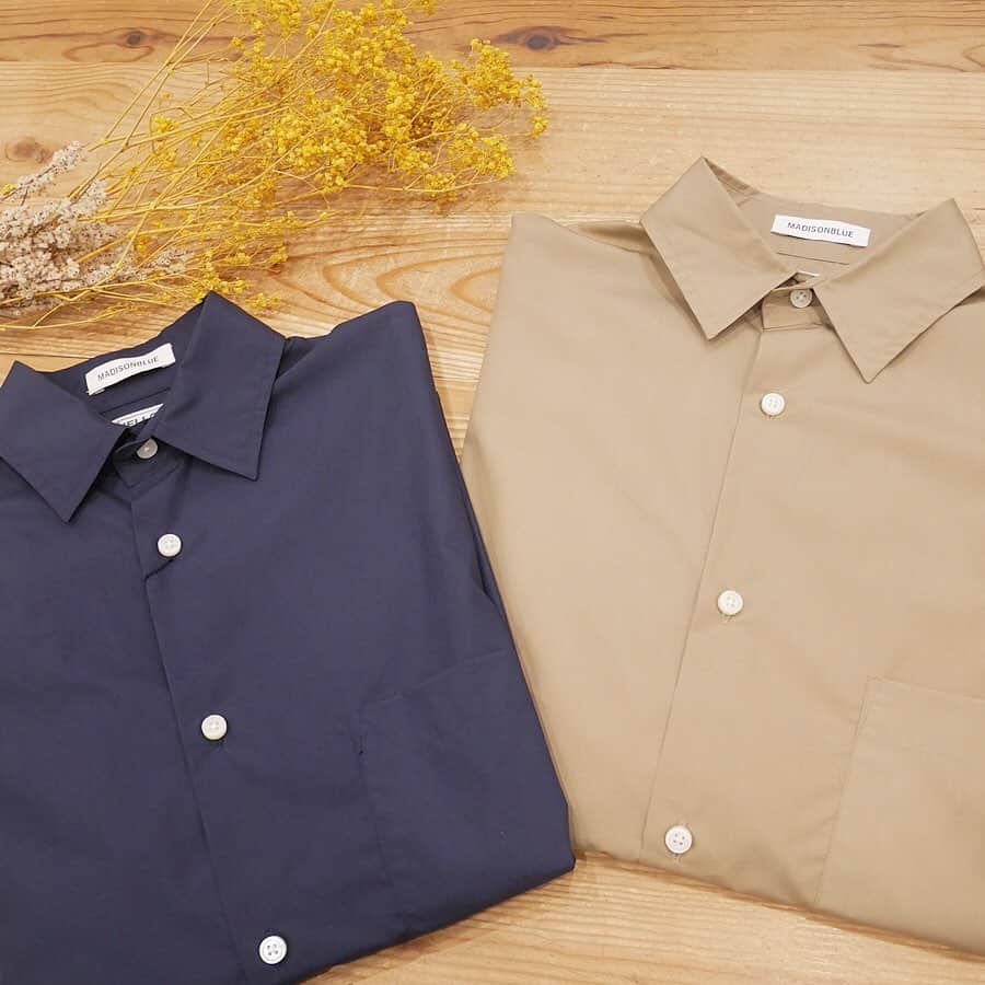 のインスタグラム：「【PICK UP ITEM】 ・ 50年代を髣髴とさせる7分袖シャツを、男性も着用できるようにメンズ仕様にアレンジした MADISONBLUE の定番、人気のJ.BRADLEY SHIRT🕊 ・ ローマの休日でアン王女がジョー・ブラッドリーのシャツを着ていたイメージがもととなっています💐 ・ J.BRADLEY SHIRT ¥31,320- ・ お問い合わせはこちらから ⬇︎⬇︎⬇︎⬇︎ @ann_de_ark '' ・  #MADISONBLUE #madisonblue #マディソンブルー  #summer  #coordinate #fashion  #women  #womenstyle #style #styling #コーデ #コーディネート#ファッション #レディース#ショップ#栃木 #宇都宮#anndeark #arknets」