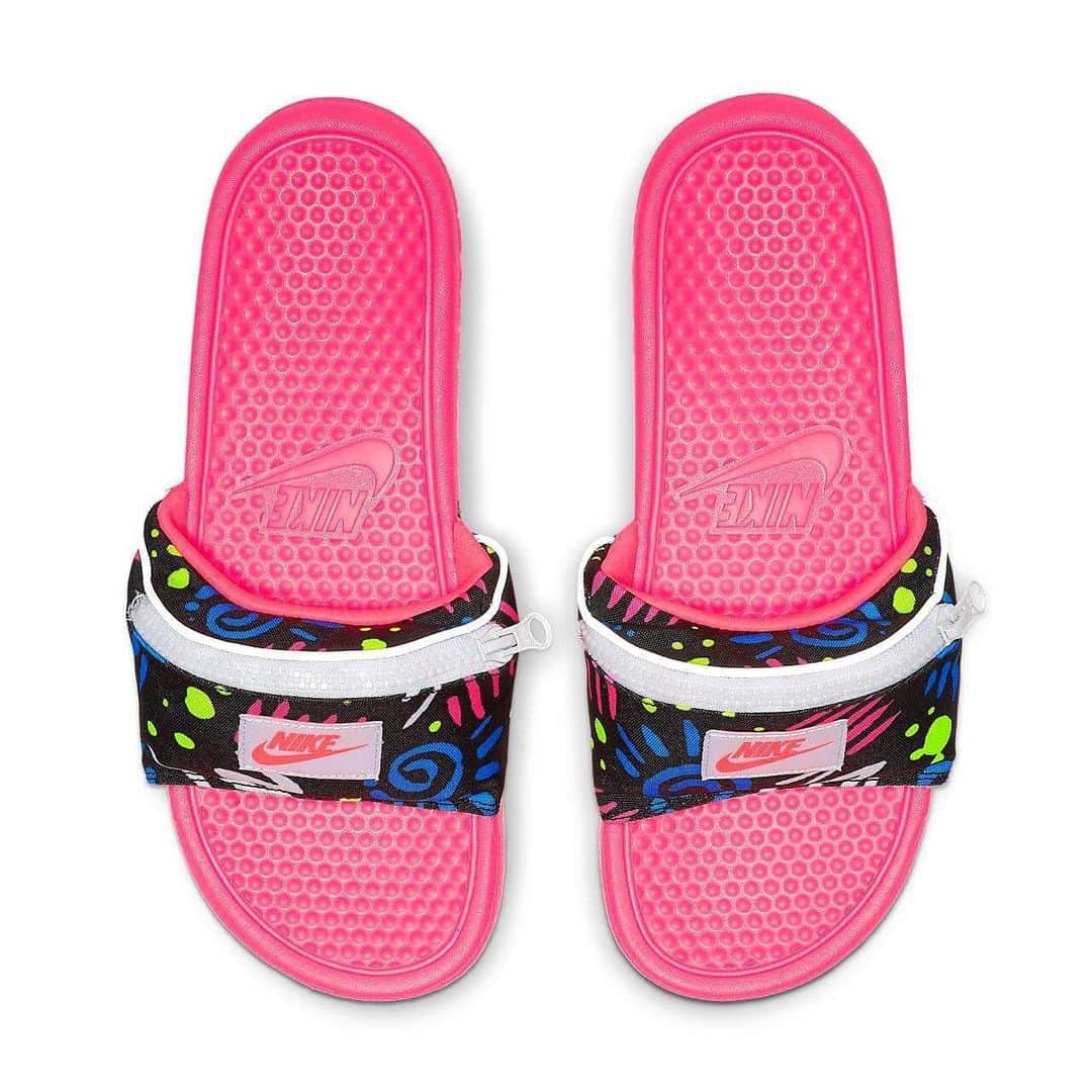 HYPEBEASTさんのインスタグラム写真 - (HYPEBEASTInstagram)「@hypebeastkicks: @nike’s Fanny Pack Benassi JDI Slides have returned for Summer 2019. Acting as an added cary-all, the affixed zippered pouches take on bold prints and reflective 3M piping on the upper portion. Both iterations are available now at Nike’s website and select retailers for $60 USD. Photo: Nike」6月4日 16時28分 - hypebeast
