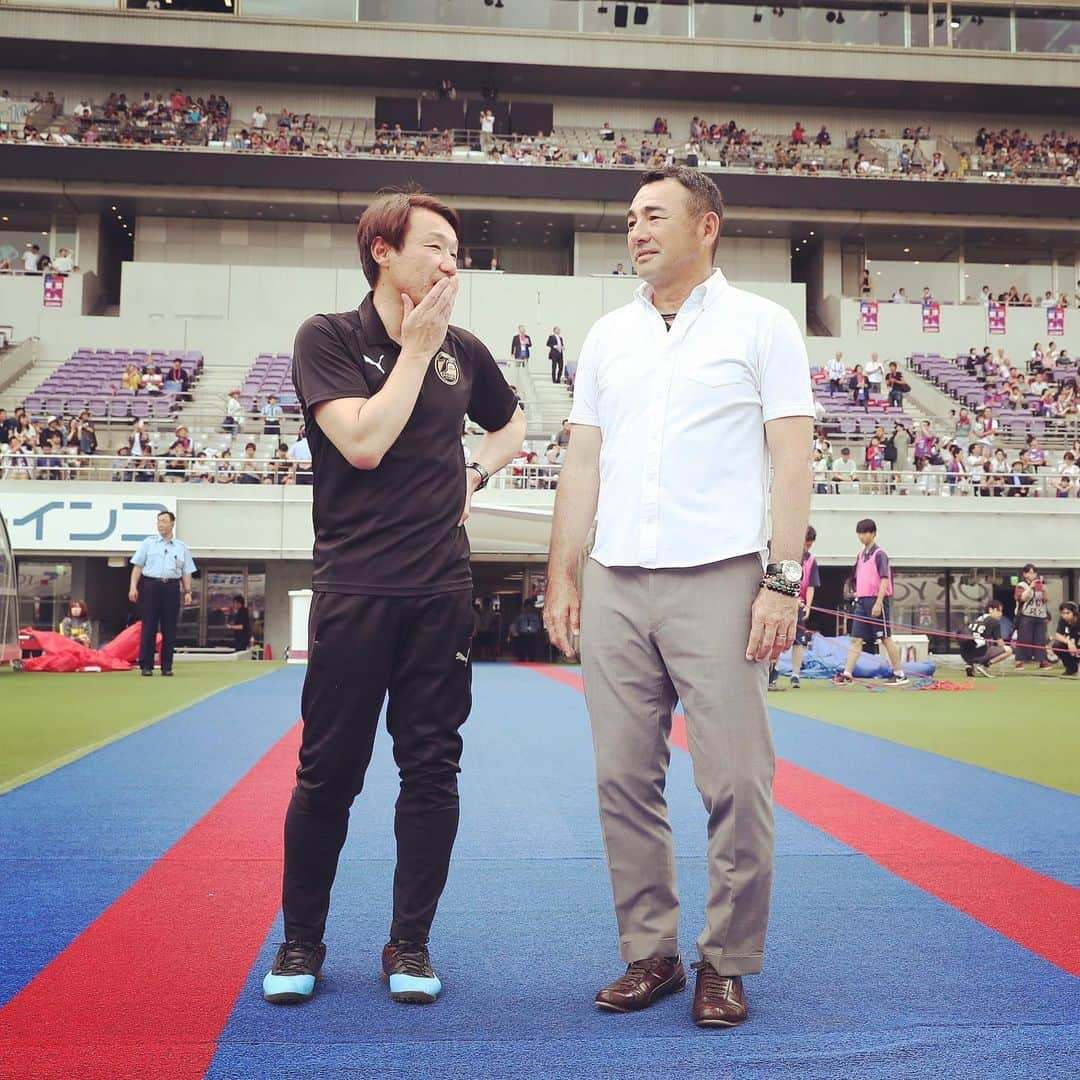 FC東京オフィシャルグッズさんのインスタグラム写真 - (FC東京オフィシャルグッズInstagram)「. vs #大分トリニータ かつてともに戦った仲間。 その絆はこれからも。 @fctokyoofficial  #長谷川健太 監督 #片野坂知宏 監督 #FC東京 #fctokyo #tokyo」6月4日 16時41分 - fctokyoofficial