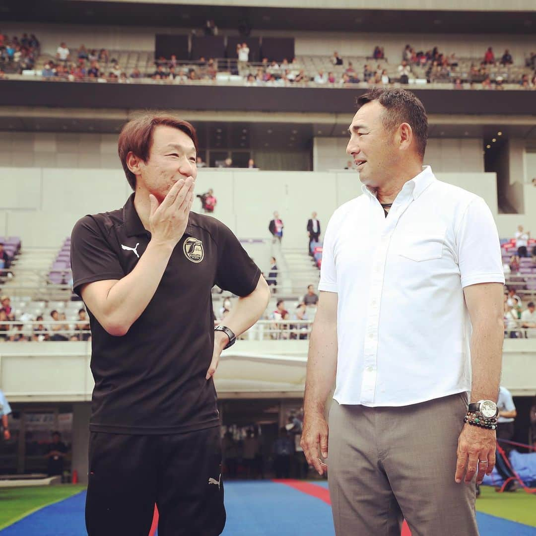 FC東京オフィシャルグッズさんのインスタグラム写真 - (FC東京オフィシャルグッズInstagram)「. vs #大分トリニータ かつてともに戦った仲間。 その絆はこれからも。 @fctokyoofficial  #長谷川健太 監督 #片野坂知宏 監督 #FC東京 #fctokyo #tokyo」6月4日 16時41分 - fctokyoofficial