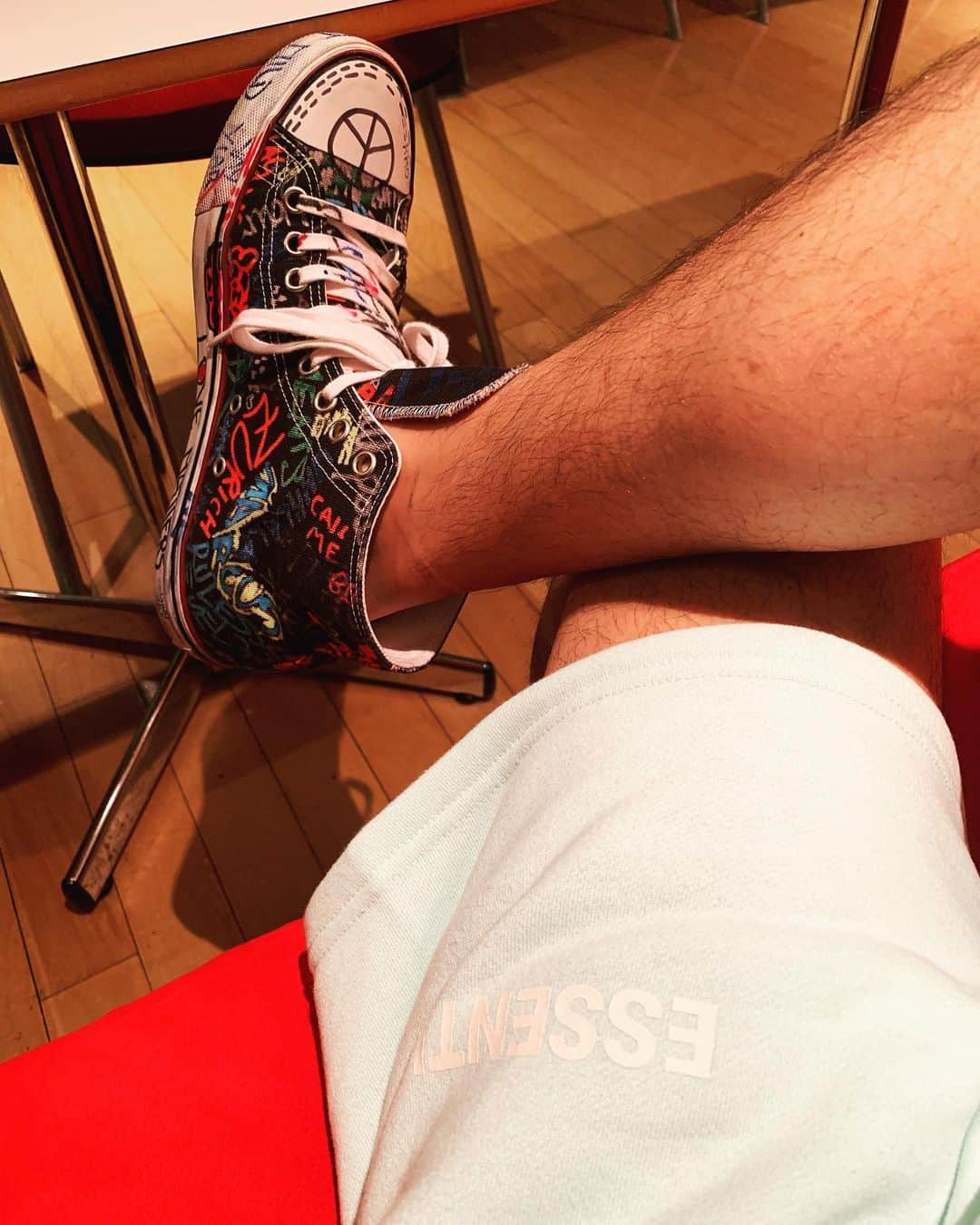 川畑要さんのインスタグラム写真 - (川畑要Instagram)「sneakers→vetements short pants→fear of god  @fearofgod @vetements_official 💪(￣^￣)ゞ要 #川畑要  #私服 #fashion」6月4日 16時49分 - kawabata1979