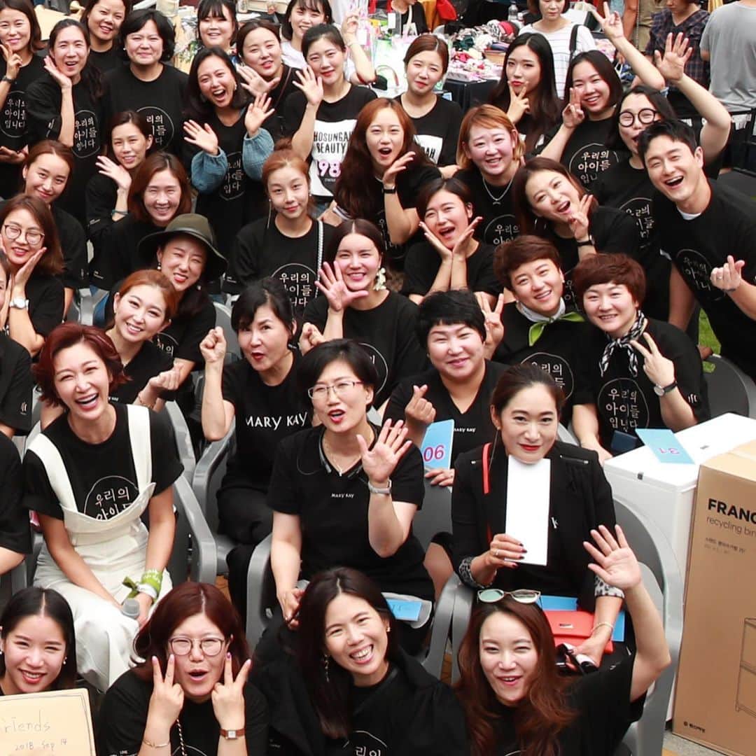 ピョン･ジョンスさんのインスタグラム写真 - (ピョン･ジョンスInstagram)「#lovefleamarket2019  기대하세요 👏🏼👏🏼 날짜정하러 #ifcmall_seoul  2019/9/7,8(이틀간) . 2018년도 감사했습니다  #2억 성금으로  환우아이들을도왔습니다 . 올해도 준비해보죠!! 옷장털어보겠습니다🗣 #wefriends #기부문화  #러브플리마켓2019」6月4日 17時10分 - hoyatoya