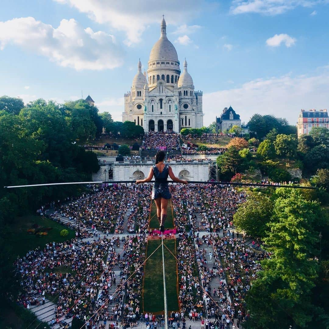 My Little Parisさんのインスタグラム写真 - (My Little ParisInstagram)「Prendre de la hauteur. ⠀ 🇬🇧 : The Montmartre tightrope walker.⠀ ( 📸 ©️Rémy Legeay)」6月4日 17時12分 - mylittleparis