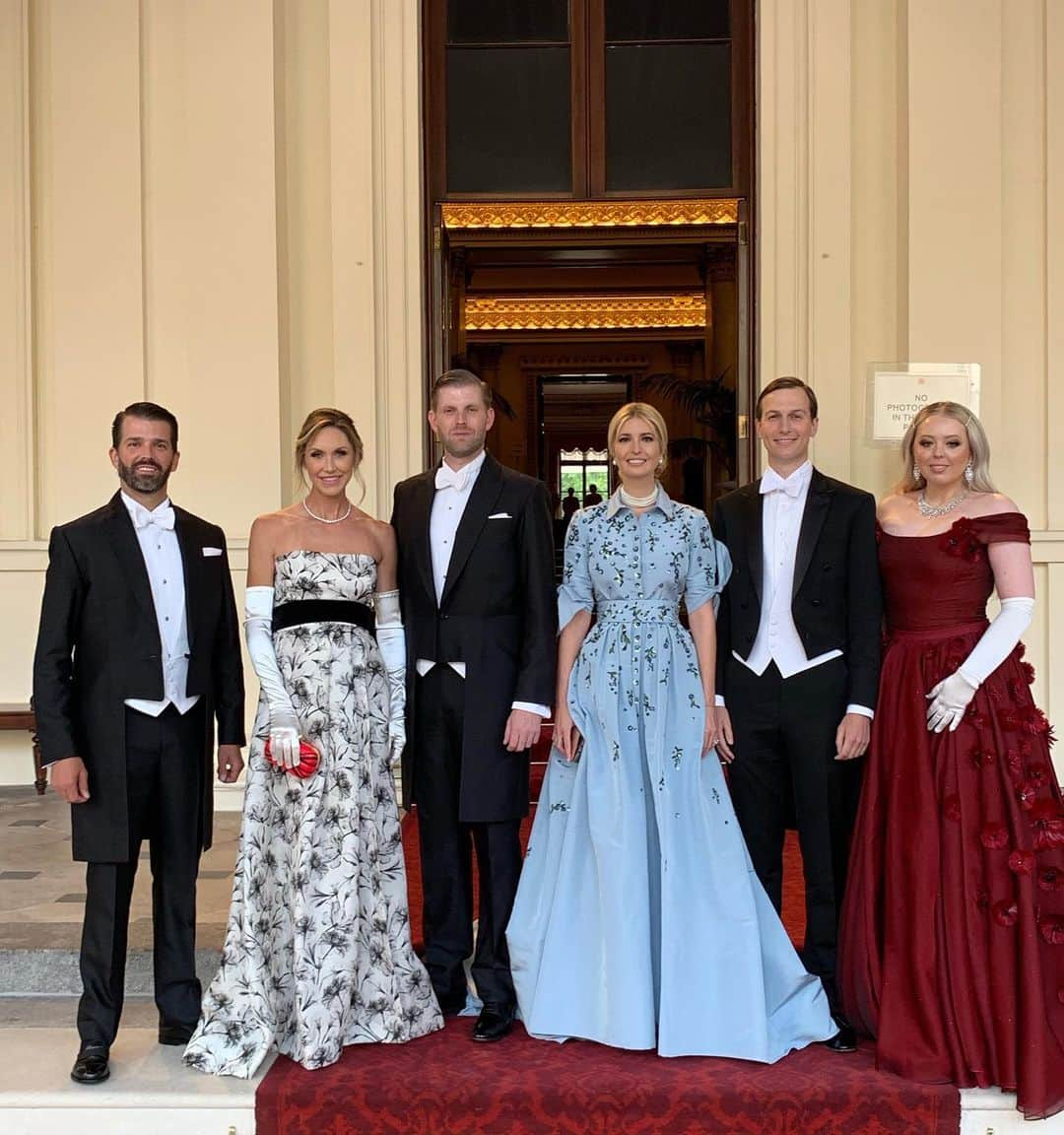 イヴァンカ・トランプさんのインスタグラム写真 - (イヴァンカ・トランプInstagram)「A spectacular State Banquet hosted by Her Majesty The Queen at Buckingham Palace 🇺🇸🇬🇧」6月4日 8時13分 - ivankatrump