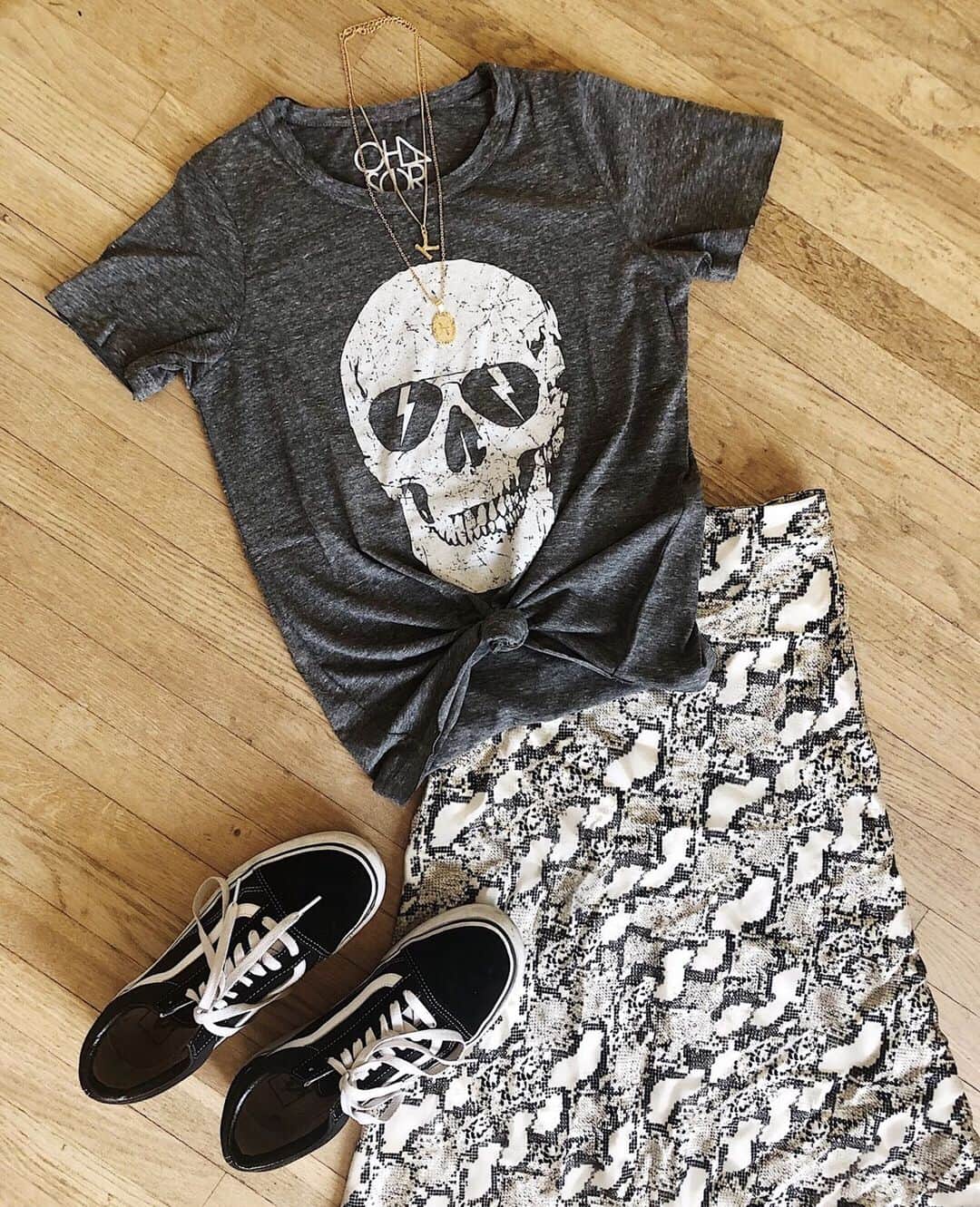 のインスタグラム：「how cute is this outfit!😍☠️ #chaserbrand」