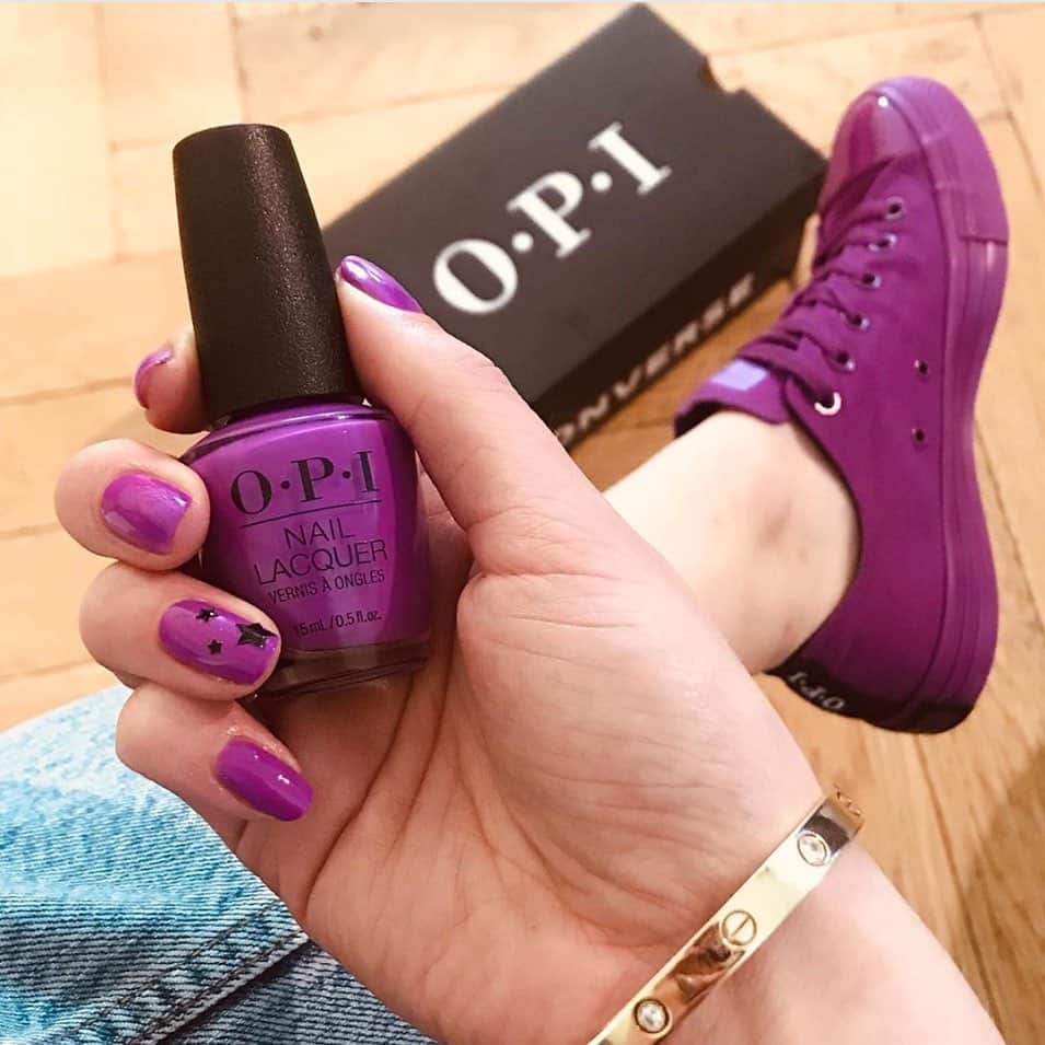 OPIさんのインスタグラム写真 - (OPIInstagram)「@wandering_in_heels has #PositiveVibesOnly from her fingers to her toes thanks to the  #ConverseOPI Neon collaboration! Which shade are you #OPIObsessed with?! #ColorIsTheAnswer #neonnailpolish #converse #shoes #nails #notd #style」6月4日 8時16分 - opi