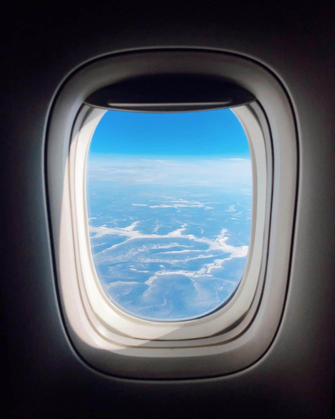 大屋夏南さんのインスタグラム写真 - (大屋夏南Instagram)「👋🏼😀 どこに行くでしょう❓👀 ・ ・ #airplanes #airplanewindow」6月4日 8時18分 - __kana_oya__