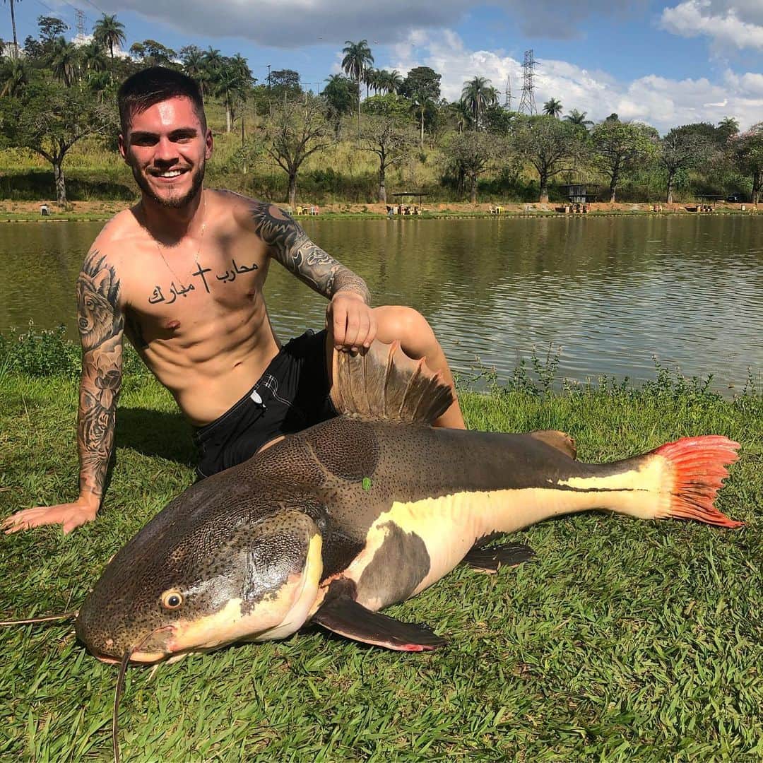 ナタンのインスタグラム：「Pirarara Monstra de KG 49,02 no @kikiturismo 🎣🔝 !!! PESAGEM NO TAPETINHO kkkkkkkk 👍🏻 Confere no último vídeo .. #KikiTurismo #Pirarara #PeixesDeCouro #Pesqueiro #PescaEsportiva」