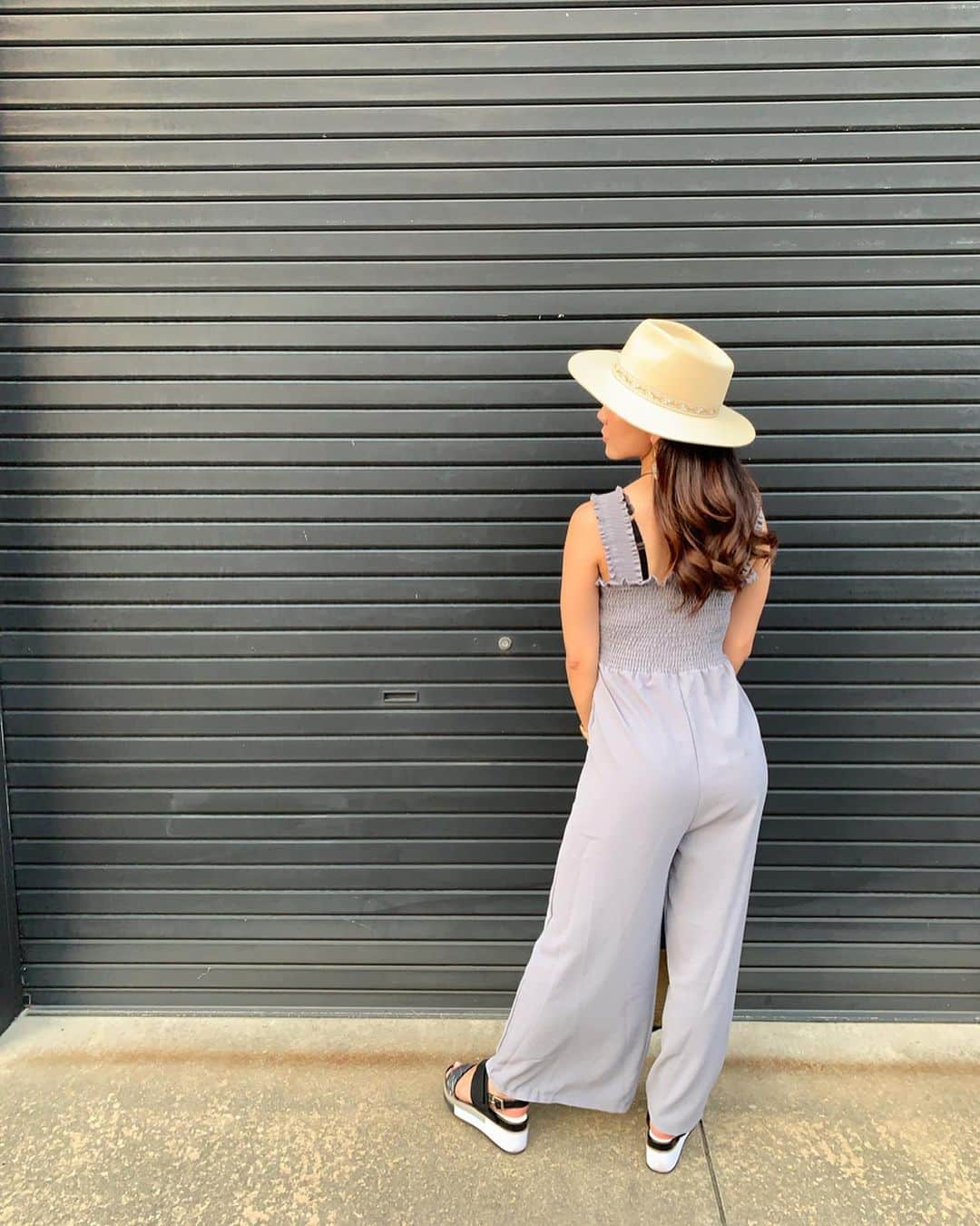 長嶺菜菜子さんのインスタグラム写真 長嶺菜菜子instagram 開店するのを待ってる人 1番のり 的な にしても ワンピースのパンツバージョンって名前なんていうの ロンパース サロペット ネットで調べたらサロペットっぽい