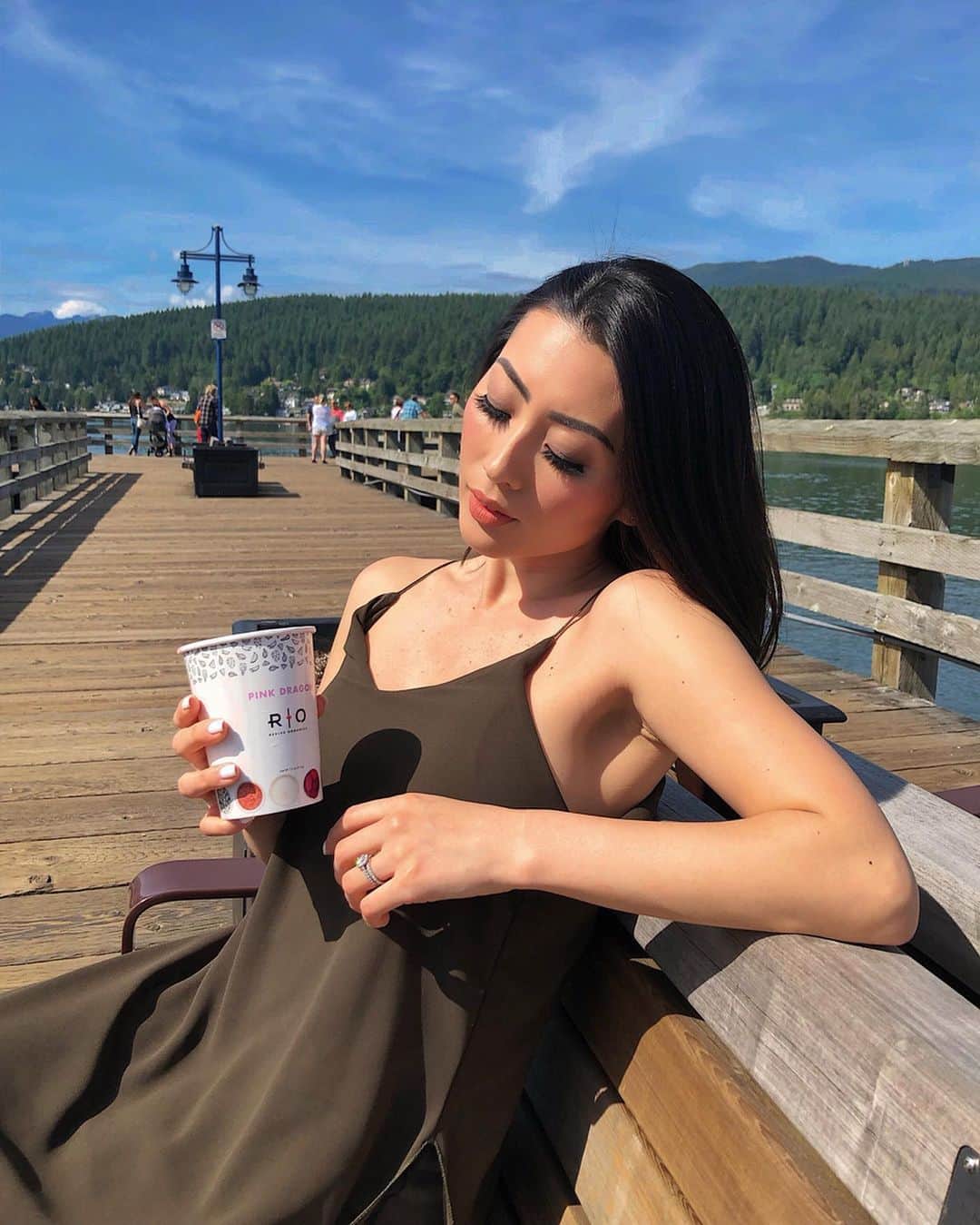 MayaTのインスタグラム：「I tried “Pink Dragon” smoothie from @reviveorganics and it was 🙌😍 It’s organic, frozen and ready to blend! I drink smoothie everyday because it’s good for your skin, energizing, immunity boosting and much more benefits! I can say @reviveorganics is a great idea to maintain your healthy lifestyle❤️ スムージー大好き！手軽だしお肌にも良くていい事尽くし… 体の中から綺麗にするって大事✨  Get 50% OFF using “MAYA50” for your order!!」
