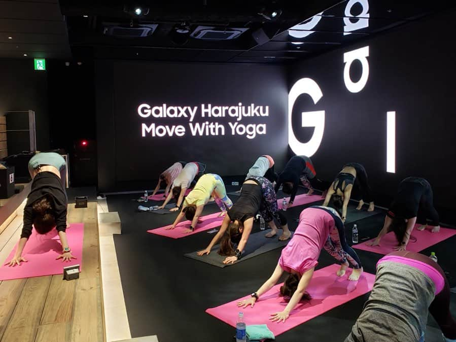 坪井保菜美さんのインスタグラム写真 - (坪井保菜美Instagram)「▪︎Galaxy Harajuku Yoga 次回は6月9日(日) ①12:00〜/②15:00〜/③18:00〜 定員15名、そして無料です。 ・ ↓galaxy yoga＊予約ページ https://galaxy-harajuku.resv.jp/reserve/calendar.php?x=1559372104 ・ ※今まだ予約出来ない状態になってるので、 ひとまず先に告知を☝︎ ・ ★今回は新作の端末を使いながらヨガをするので、 galaxyに興味ある方もぜひ来てね♬ ・ #galaxy #galaxyharajuku #yoga #watch #galaxywatch #new #move #ギャラクシー  #原宿 #明治神宮前 #表参道 #ヨガ #スマホ #端末」6月4日 8時59分 - honamitsuboi