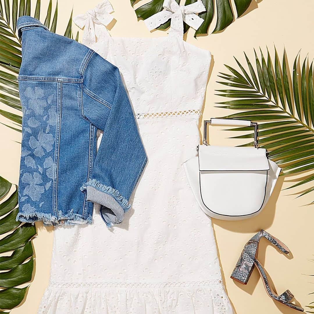 サムエデルマンのインスタグラム：「Summer essentials: our Scalloped Lace Dress, Cropped Denim Jacket, Half Moon Bag and Daniella sandal」