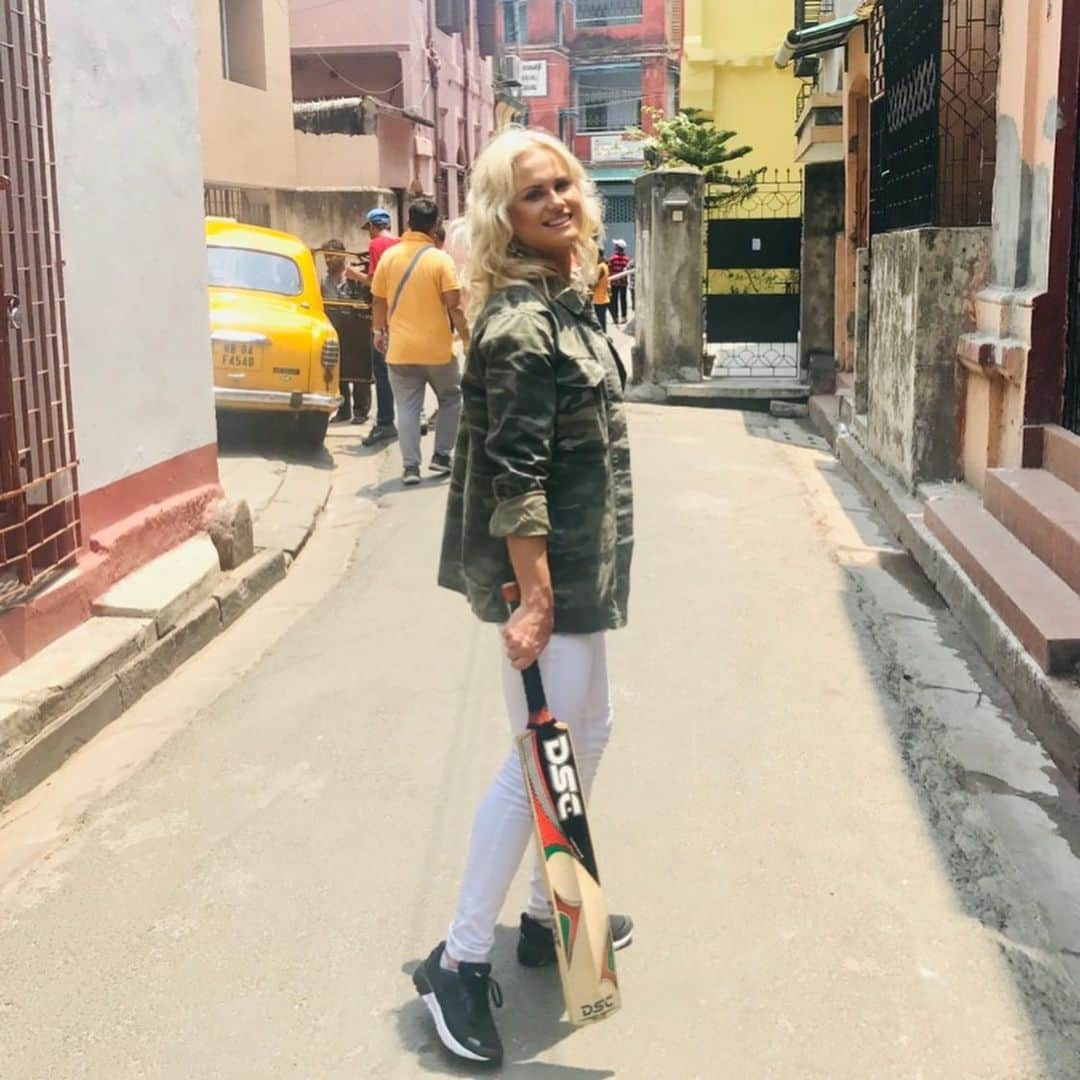 カーリー・ブースさんのインスタグラム写真 - (カーリー・ブースInstagram)「Blessed are they who see beautiful things in humble places where others can’t vision 💕 #incredibleindia #india #filming #tbt #blessed #experience #love #journey #travel #explore #memories #cricket #golf」6月4日 9時06分 - carlyabooth