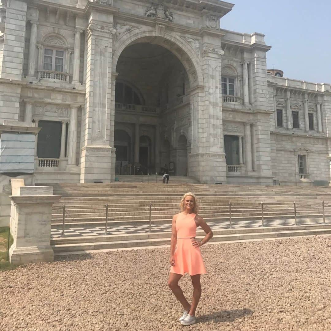 カーリー・ブースさんのインスタグラム写真 - (カーリー・ブースInstagram)「Blessed are they who see beautiful things in humble places where others can’t vision 💕 #incredibleindia #india #filming #tbt #blessed #experience #love #journey #travel #explore #memories #cricket #golf」6月4日 9時06分 - carlyabooth