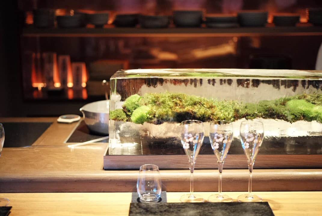 猪俣ユキのインスタグラム：「ペリエ・ジュエの夕べ  Thank you for having me this beautiful night @naokotanijiri_hasegawa @tanijirimakoto #ペリエジュエ  #perrierjouet #sushi」